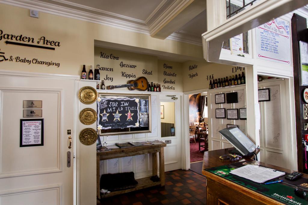 The Star Inn Бийстън Екстериор снимка